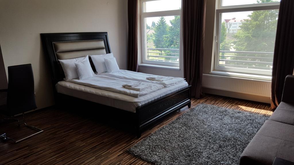 Sunlight Studio Apartment Oradea Luaran gambar